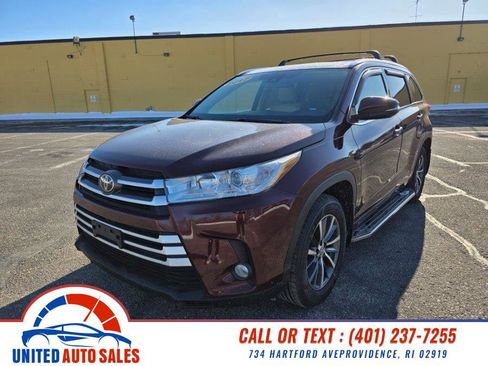 Used 2017 Toyota Highlander XLE image 1