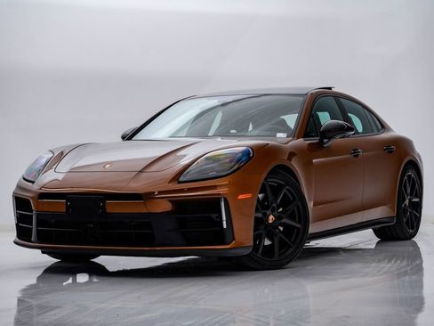 Certified 2025 Porsche Panamera 4 image 1