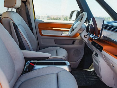 New 2025 Volkswagen ID. Buzz 1st Edition image 18