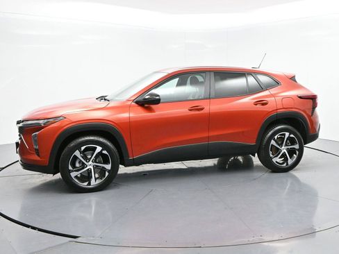 Used 2024 Chevrolet Trax RS w/ Driver Confidence Package FWD image 4