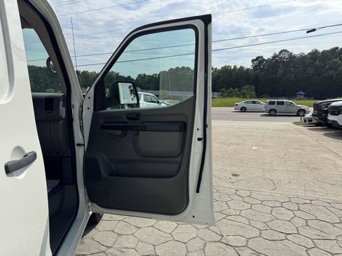 Used 2018 Nissan NV 2500 SV RWD image 13