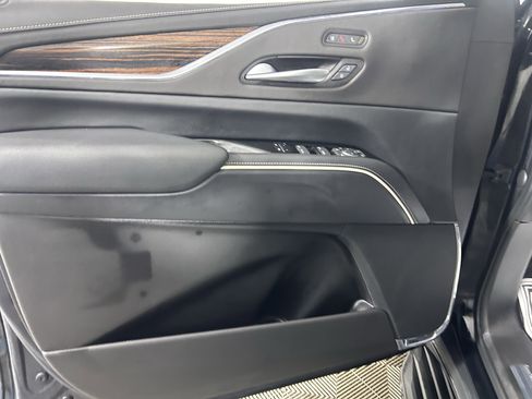 Used 2023 Cadillac Escalade Premium Luxury image 28