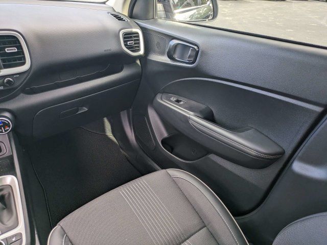 Certified 2024 Hyundai Venue Limited FWD image 17