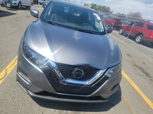 Used 2020 Nissan Rogue Sport S image 2