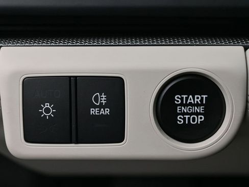 Certified 2026 Porsche Panamera 4 image 23