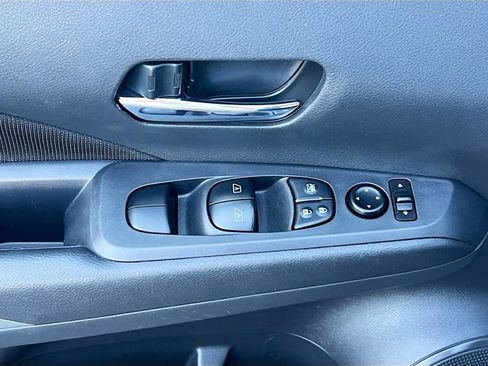 Used 2022 Nissan Kicks SV w/ Interior Electronics Package FWD image 17