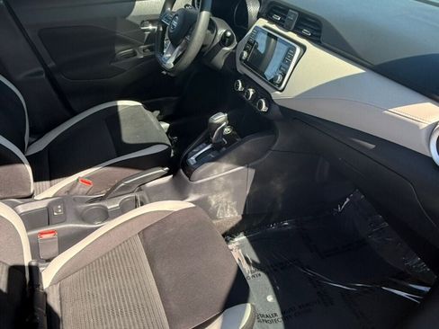 Used 2021 Nissan Versa SV FWD image 40