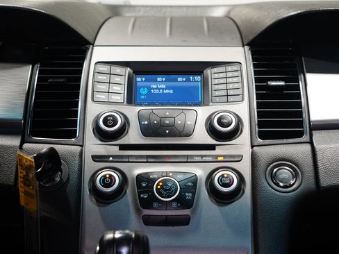 Used 2018 Ford Taurus SEL image 12