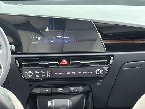 New 2025 Kia Niro EX Touring image 16