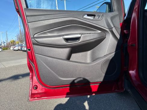 Used 2018 Ford Escape SE w/ SE Sport Appearance Package image 21