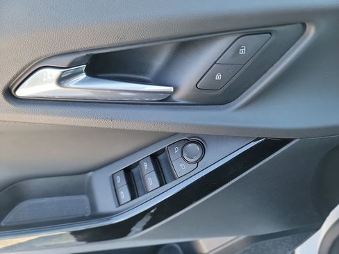 Used 2025 Chevrolet Equinox LT image 11