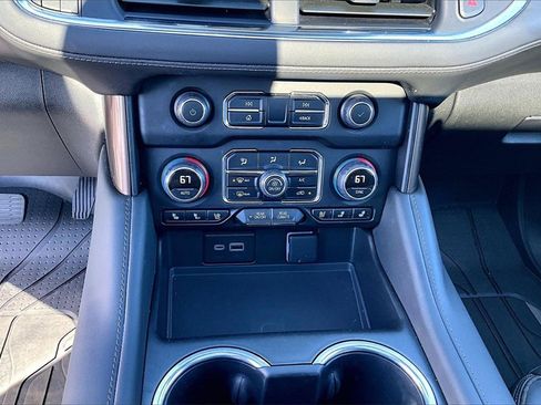 Used 2024 Chevrolet Suburban High Country image 33