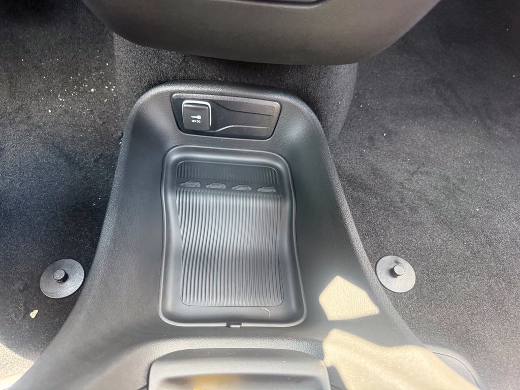 New 2027 Chrysler Pacifica Select FWD image 28