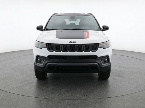 Used 2025 Jeep Compass Trailhawk image 1