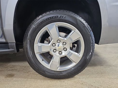 Used 2019 Chevrolet Suburban LT image 38