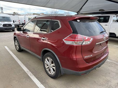 Used 2015 Nissan Rogue SV image 3