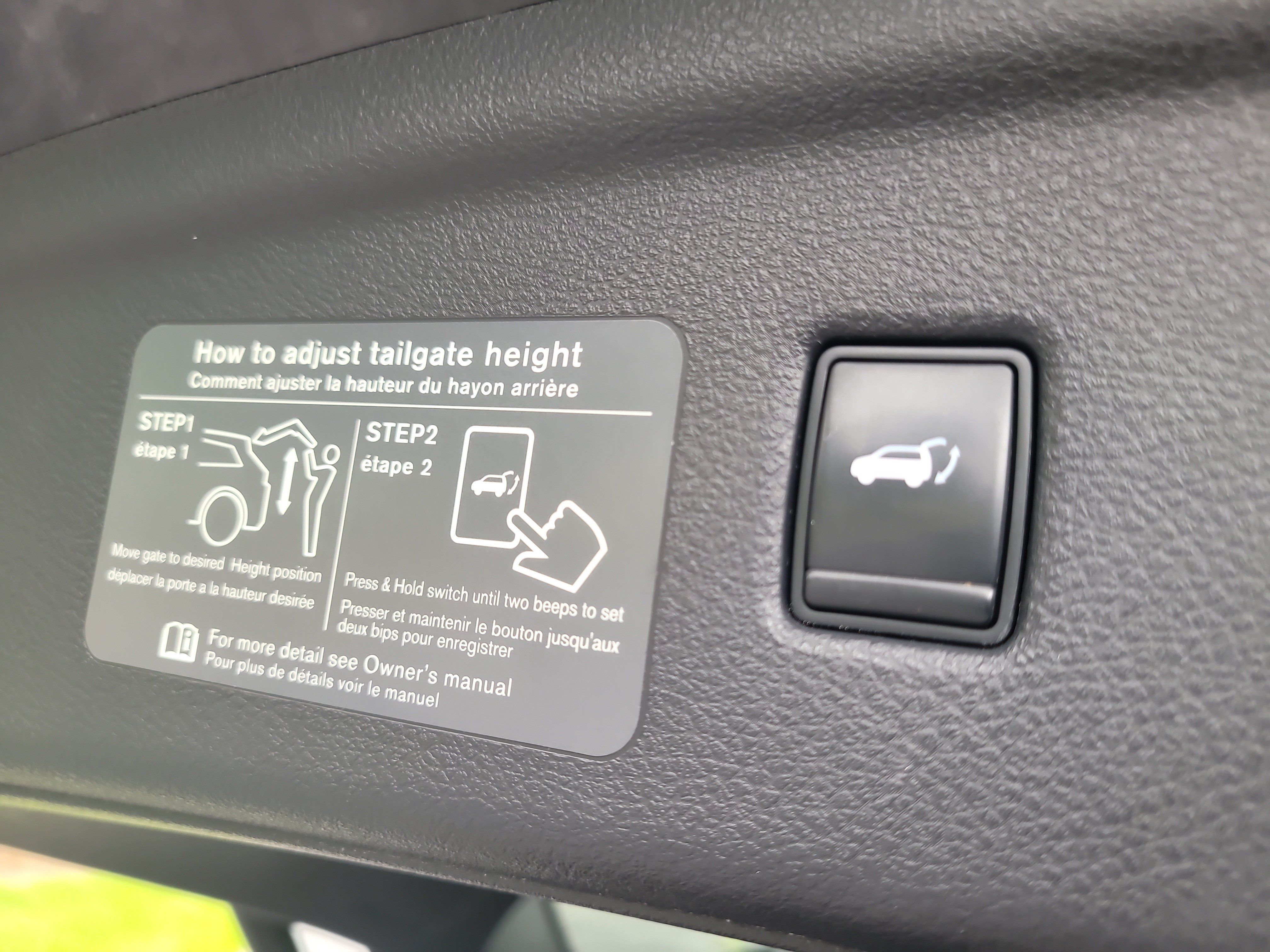 Used 2020 INFINITI QX50 Luxe w/ Navigation Package FWD image 12