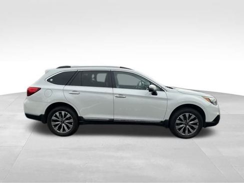 Used 2017 Subaru Outback 2.5i Touring w/ Popular Package #5A image 9