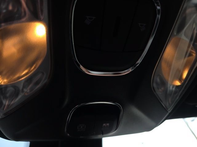 Used 2025 Jeep Compass Trailhawk w/ Sun & Sound Group AWD/4WD image 16