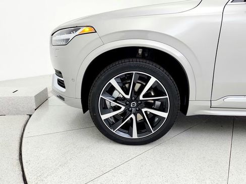 New 2025 Volvo XC90 B6 Plus w/ Protection Package Premier image 17