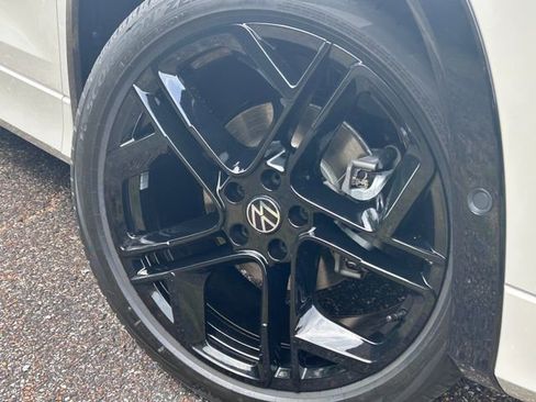 New 2026 Volkswagen Tiguan SE R-Line FWD image 2