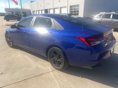 Used 2021 Hyundai Elantra SEL image 4