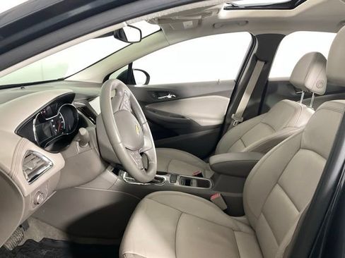 Used 2017 Chevrolet Cruze Premier image 28