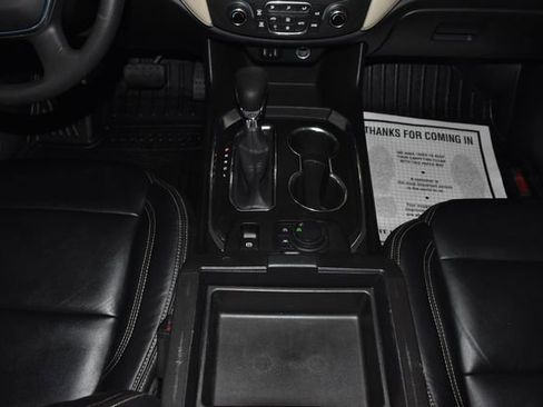 Used 2022 Chevrolet Traverse LS image 21