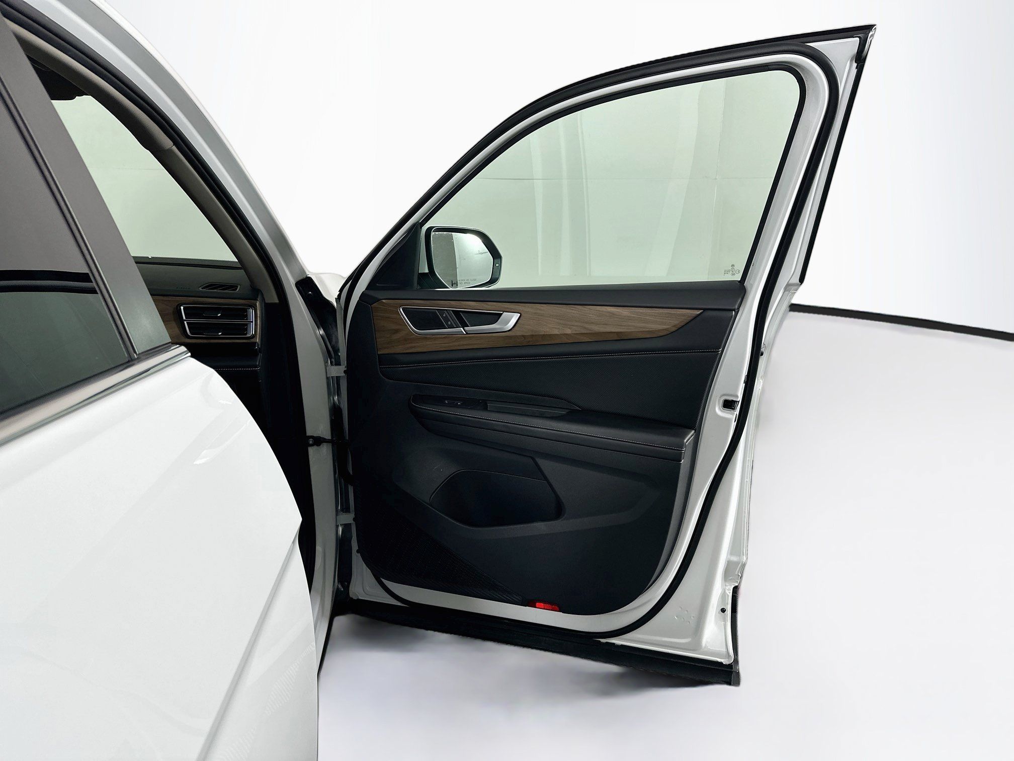 Used 2024 Volkswagen Atlas SE FWD image 32