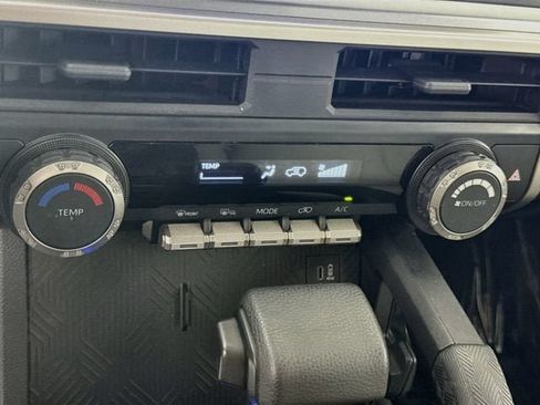 Certified 2025 Toyota 4Runner SR5 AWD/4WD image 17