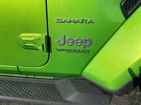 Used 2020 Jeep Wrangler Unlimited Sahara image 9