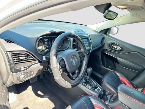 Used 2021 Jeep Cherokee Latitude Plus image 10