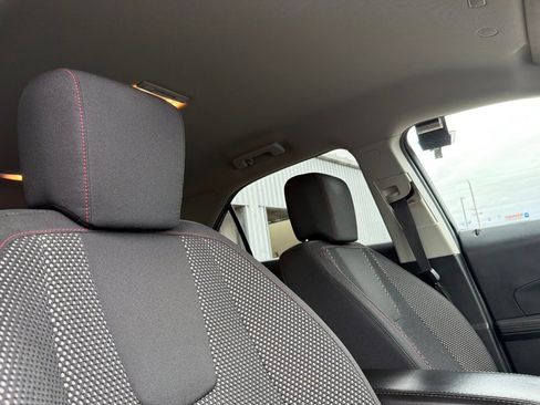 Used 2017 Chevrolet Equinox LT w/ Convenience Package image 16