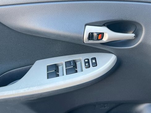 Used 2010 Toyota Corolla S image 13