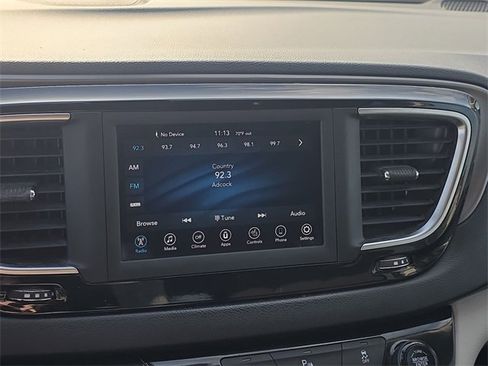 Used 2020 Chrysler Pacifica Touring w/ Tire & Wheel Group image 23