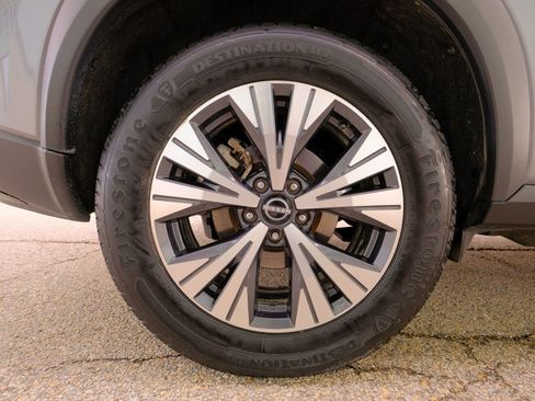 Used 2023 Nissan Rogue SV image 46