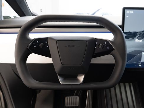 Used 2024 Tesla Cybertruck AWD Crew Cab image 15