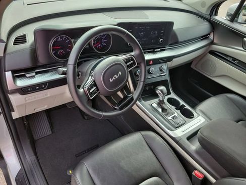 Used 2022 Kia Carnival LX FWD image 8