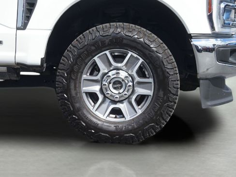 Used 2024 Ford F250 Lariat w/ FX4 Off-Road Package AWD/4WD image 4