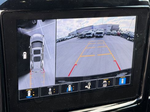 Used 2023 Chevrolet Traverse Premier w/ Redline Edition image 18