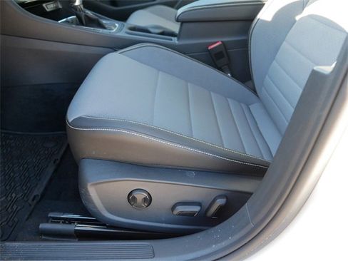 Certified 2025 Volkswagen Jetta SE image 15