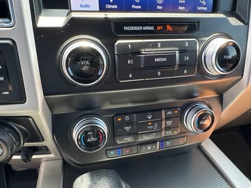 Used 2020 Ford F150 Lariat w/ Equipment Group 502A Luxury AWD/4WD image 35