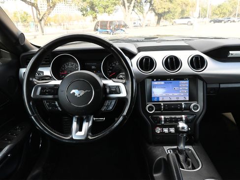 Used 2019 Ford Mustang Premium image 9