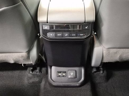 Used 2021 Toyota Highlander Platinum image 15