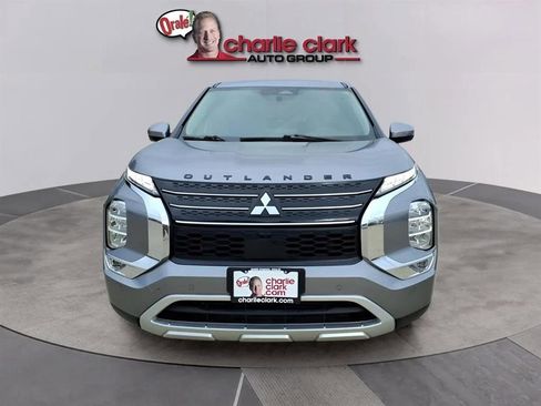 Used 2024 Mitsubishi Outlander SE image 8