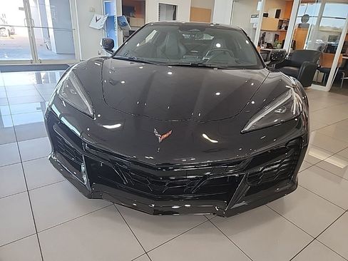 Used 2025 Chevrolet Corvette E-Ray AWD/4WD image 4
