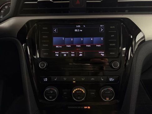 Used 2021 Volkswagen Passat 2.0T SE image 20