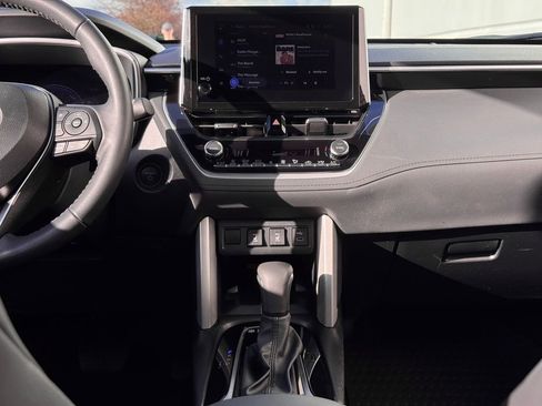 Certified 2024 Toyota Corolla Cross XSE image 17