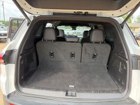 Used 2025 Buick Enclave Preferred w/ Power Package FWD image 9