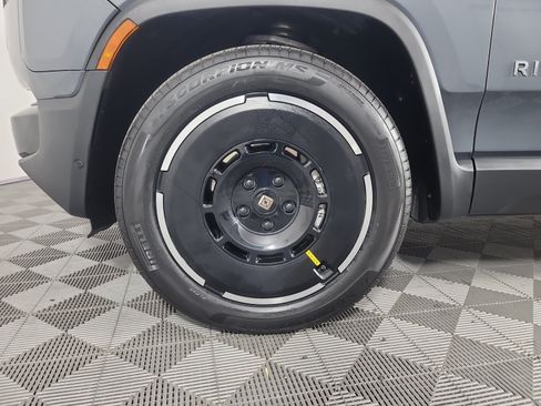 Used 2025 Rivian R1S Adventure AWD/4WD image 9